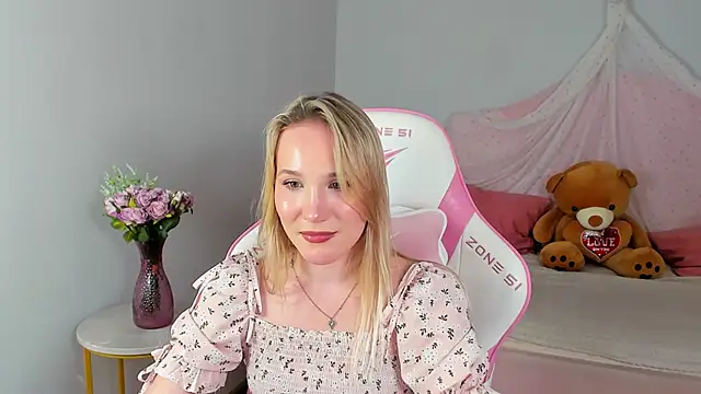 ElaraVoltage's Live XXX Chat