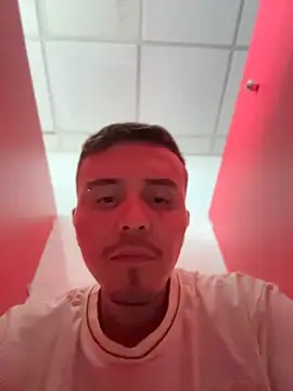 adam-rivera Adlı Modelin Canlı XXX Sohbeti