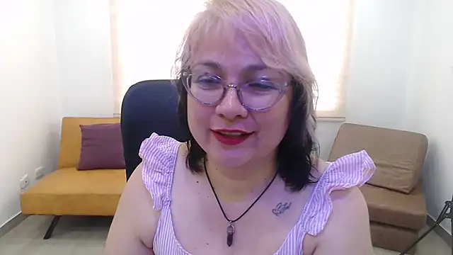 Chat +18 de AnyaLuxx ao vivo