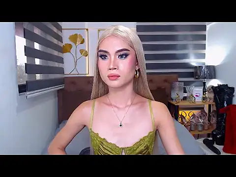 JuicyCockThea live XXX chat