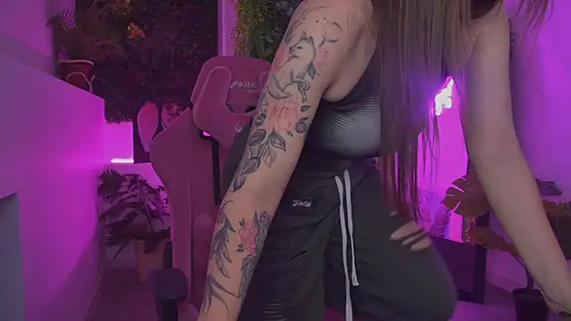 Chat +18 de JennyDens ao vivo