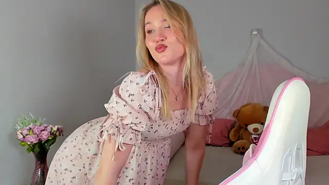 ElaraVoltage Chat XXX live