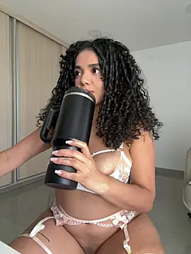 Curlyierr's Live XXX Chat