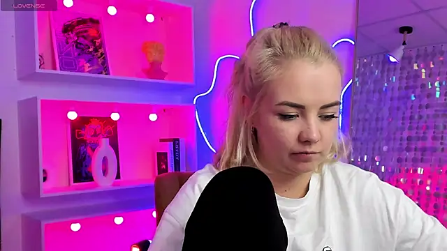 צ'אט XXX בשידור חי של StephanieSweety