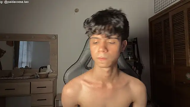 OopsAgain_ élő XXX-chatje