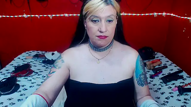 XXX chat uživo modela MATURE_Randy