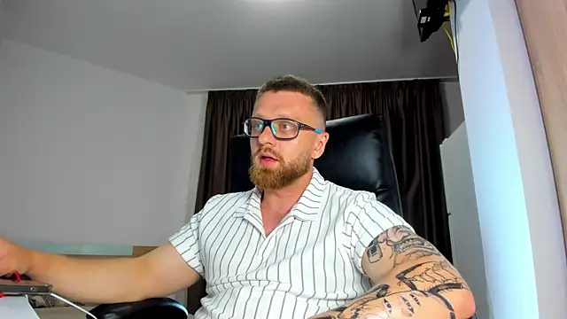 Findom_guy élő XXX-chatje