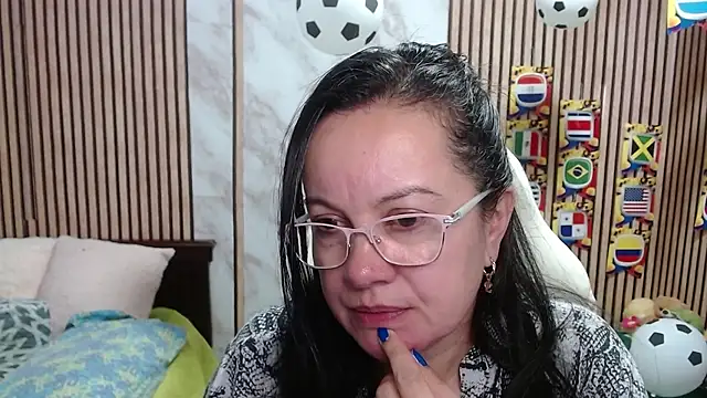 XXX chat uživo modela Sonialorens_