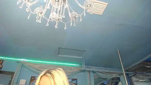 XXX chat uživo modela ADRIANNA_FOX