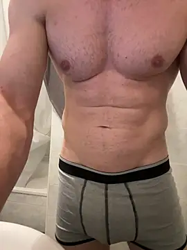 Bumbastic6Pack Adlı Modelin Canlı XXX Sohbeti