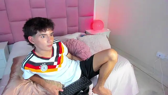 christopher_robin4 Adlı Modelin Canlı XXX Sohbeti