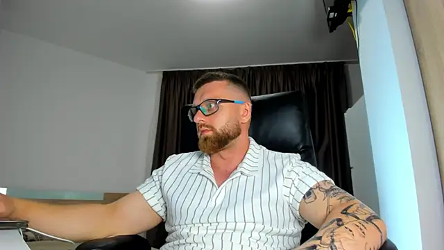 Findom_guy live XXX chat