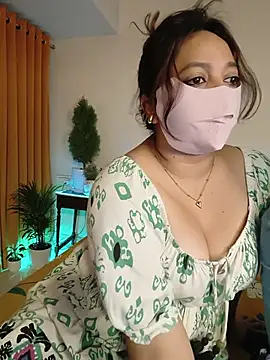 Girlsdaddy69 现场XXX聊天