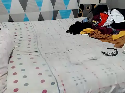 Trish_CurveCock live XXX chat
