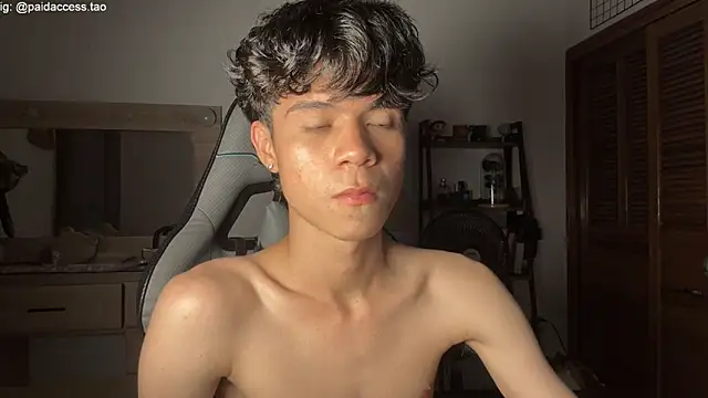 Chat XXX en directo de OopsAgain_