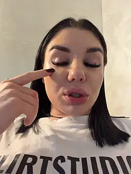 MaeveMoon Adlı Modelin Canlı XXX Sohbeti