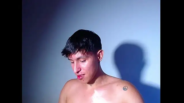 rowanbig élő XXX-chatje