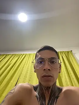 alejoggg1 live XXX chat