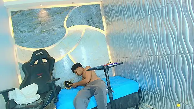 Alexi_hot23 élő XXX-chatje
