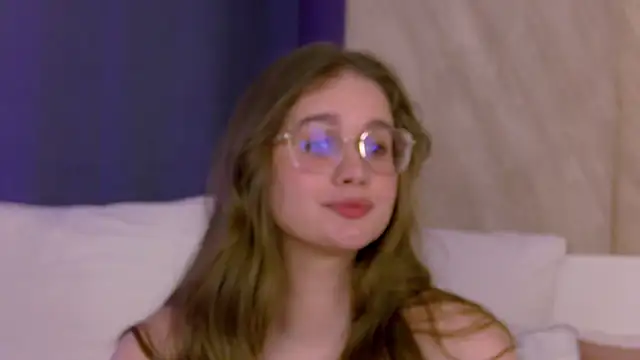 EllieHayesn Live XXX chat