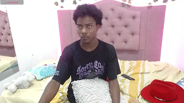 NoahJhonson69 Live XXX-Chat