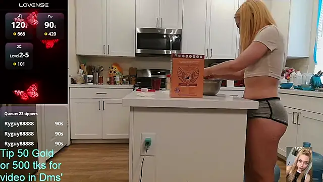 Blondiewithanass লাইভ XXX চ্যাট