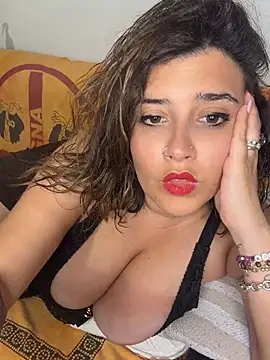Novababy18 Adlı Modelin Canlı XXX Sohbeti