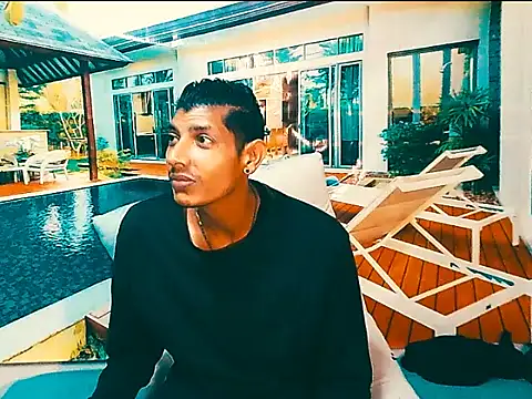 IndianSavageMale Adlı Modelin Canlı XXX Sohbeti
