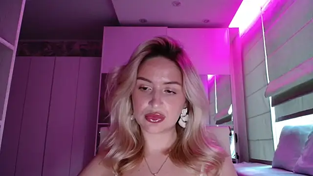 Jolenneky Adlı Modelin Canlı XXX Sohbeti