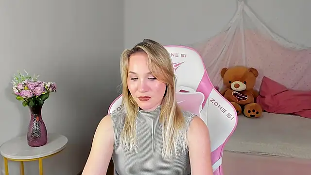 ElaraVoltage's Live XXX Chat