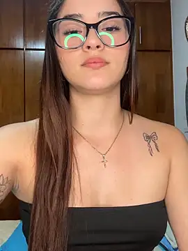 Chat +18 de Veronica_isaza__ ao vivo