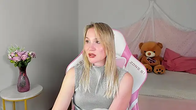 ElaraVoltage's Live XXX Chat