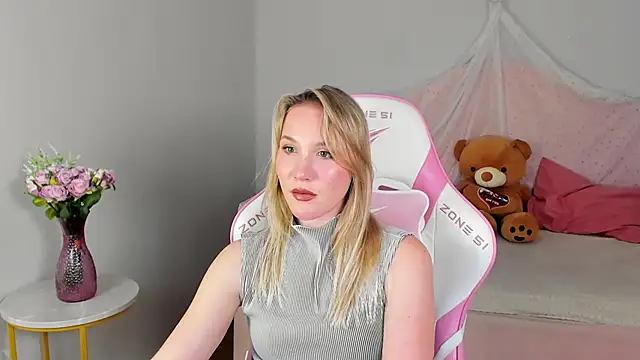 Chat +18 de ElaraVoltage ao vivo