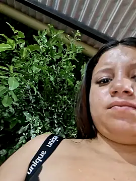 XXX chat uživo modela purebreastmilk
