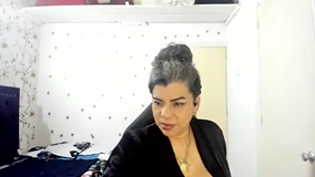 Chat +18 de vikyadams ao vivo