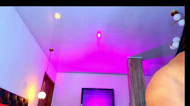 SQUIRT4UMEGAN's Live XXX Chat