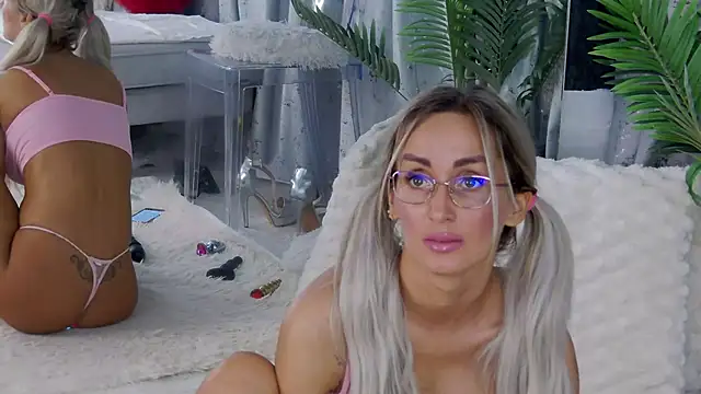 XXX chat uživo modela IsabelleEthan