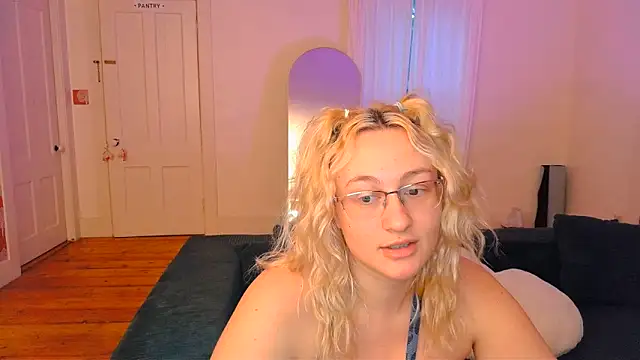switchykitty's Live XXX Chat