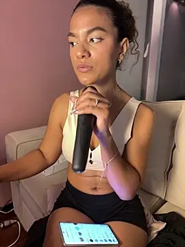 AngelPinkk_ Adlı Modelin Canlı XXX Sohbeti