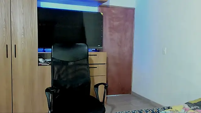 Chat +18 de Aland_Criss ao vivo