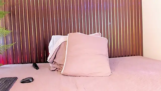 Chat +18 de mia_pineda ao vivo