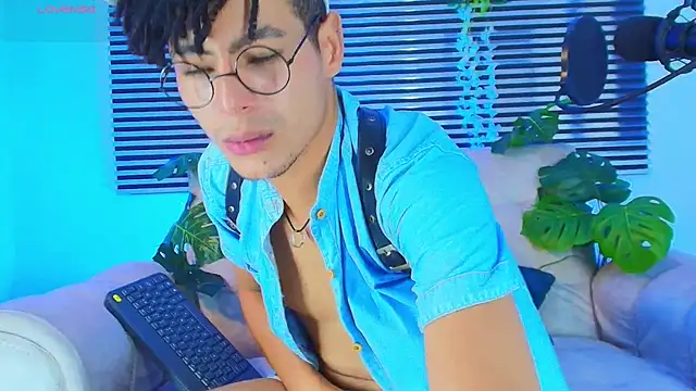 ThiiagoSaeenz's Live XXX Chat