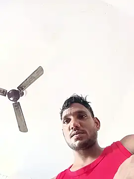 دردشة BiggerDickGuy الجنسية المباشرة