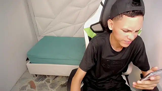 sombra_18 Chat XXX in diretta