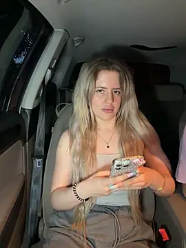 Holly-Glamour Chat XXX in diretta