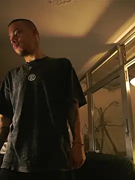 Chat +18 de AlphaMasterXxx ao vivo