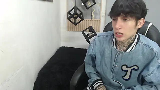 Cry_thereal's Live XXX Chat