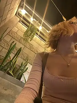 XXX chat uživo modela SweetBunnyGF