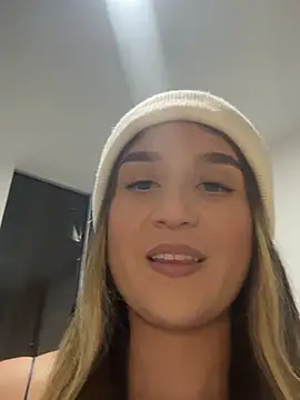 IsabelleMilan Adlı Modelin Canlı XXX Sohbeti