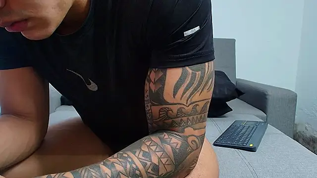 Chat XXX en directo de BrayaanFit
